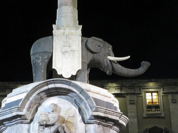 (23) Catania by night 